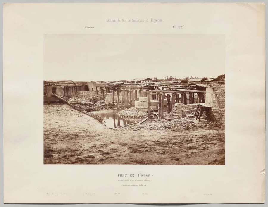 Historical photograph of timber supports and masonry during construction of the Pont de l’Aran railway bridge.